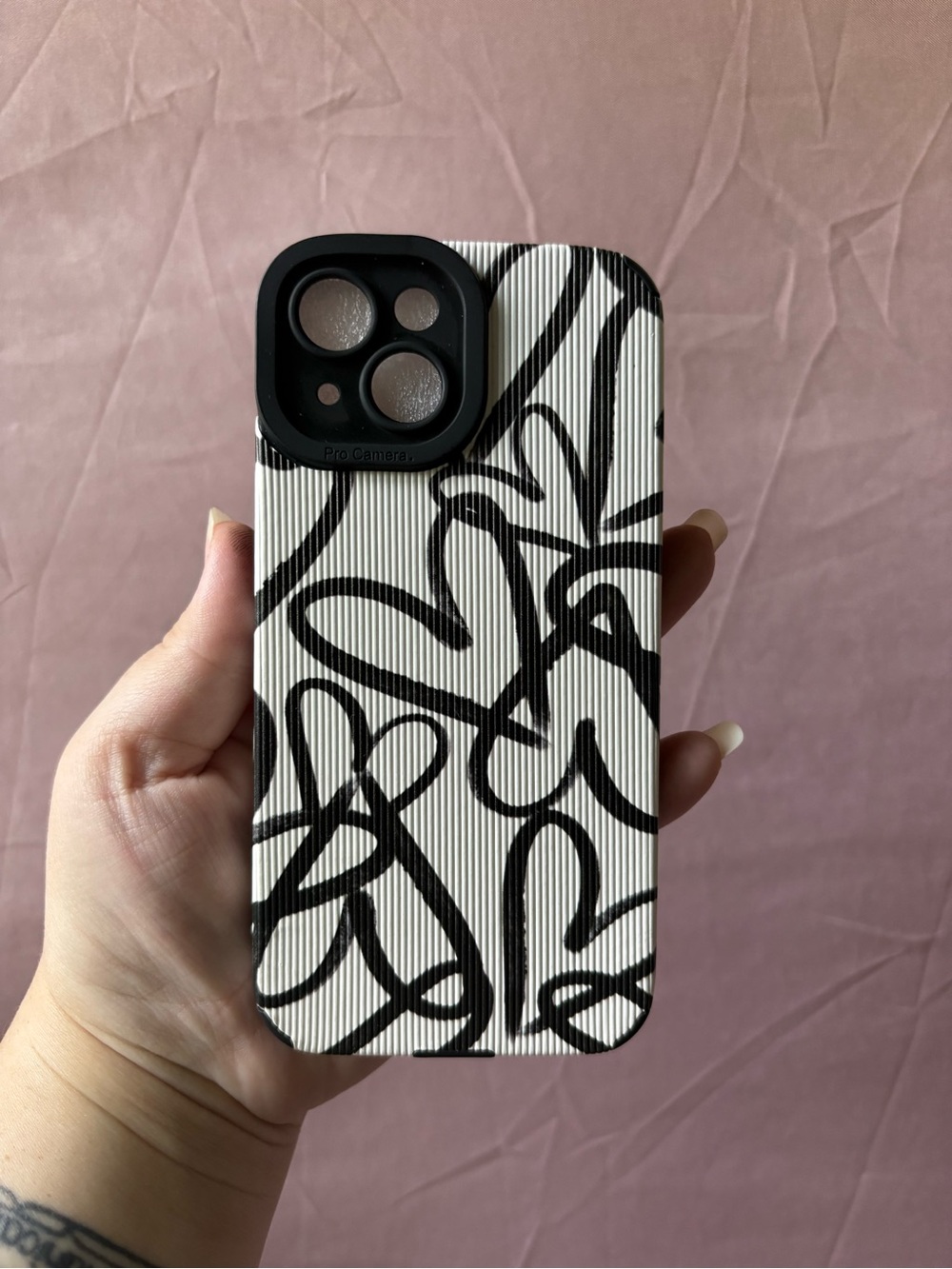 Black & White Heart Pattern iPhone 15 Case - Unbranded